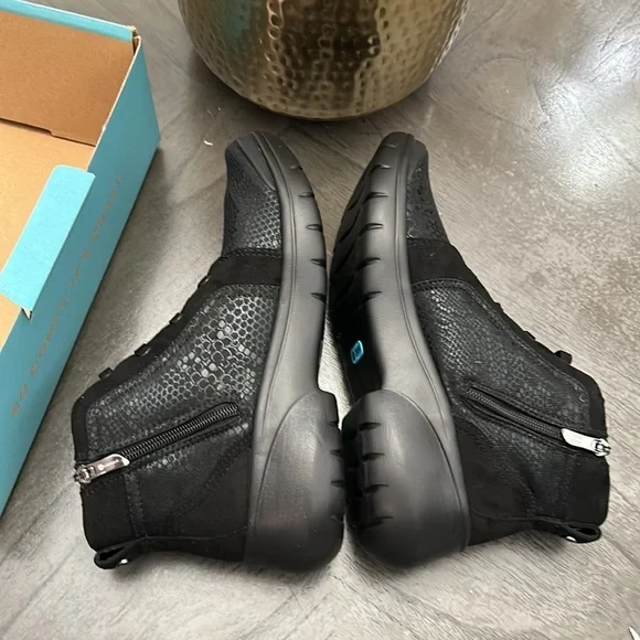 Bzees Kick Back Women's Machine Washable Boots - Picture 10 of 13